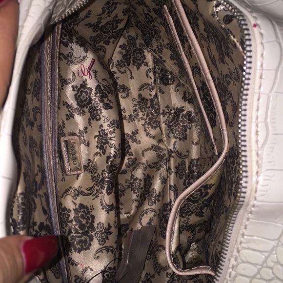 Guess Bag - Picture 2 of 2